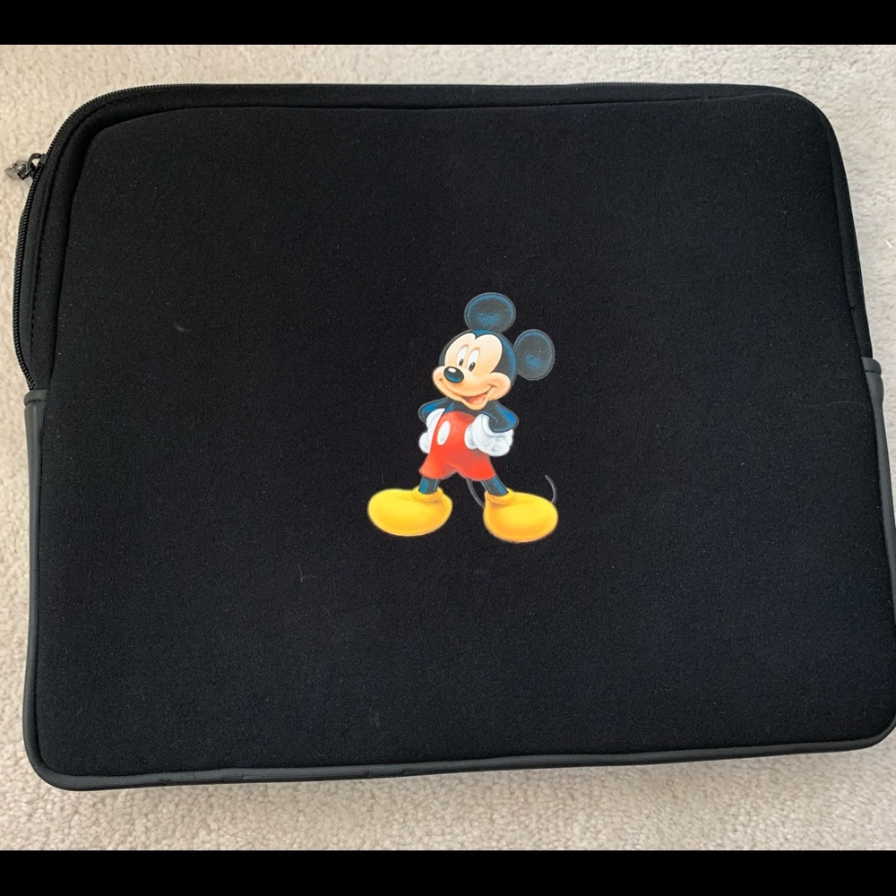 Gently used Targus Mickey Laptop Case